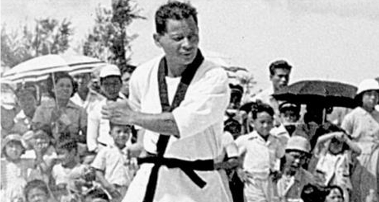 Tatsuo Shimabuku demonstrating a kata.