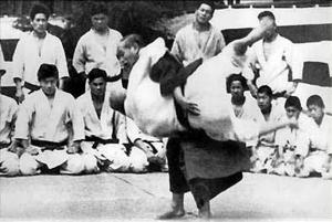 Jigoro Kano teaching uki goshi 