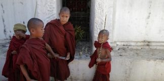 Shan Monks