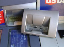 How to recognize an ATM Skimming