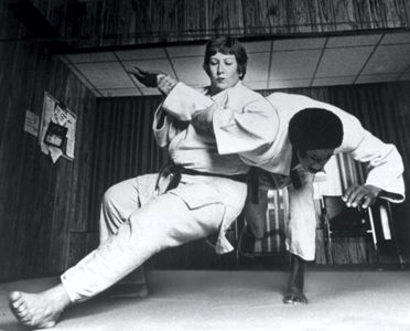 Rena Kanokogi takes out her opponent in 1980