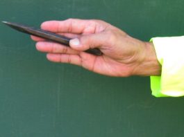 Grip on a 6½” mumyou-ryu shuriken