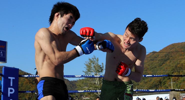 Japanese fighter Toshihiro Shimizu and Korean fighter Kwon Won-Il in NeoFight 14