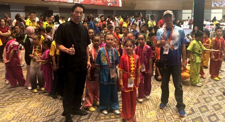 GM Samuel Kwok with competitors at the 1st Bali International Kungfu Championships.