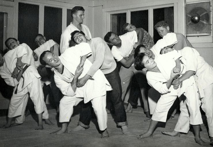 Tegner-teaching-class-at-his-Hollywood-dojo-740